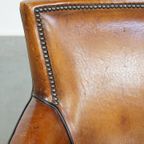 Subtiele Cognac-Kleurige Schapenleren Armchair Met Een Leuke Vormgeving thumbnail 10