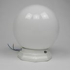 Art Deco Plafondlamp Met Ronde Glazen Bol En Porseleinen Armatuur thumbnail 12