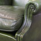 In Goede Staat Verkerende, Klassiek Groene En Gladde Rundleren Engelse Chesterfield Oorfauteuil thumbnail 12