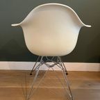 1 Tot 5 Originele Witte Vitra Eames Dar Stoelen thumbnail 2