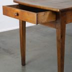 Antieke 19E Eeuwse Franse Eettafel Van Vruchtenbomen Hout Met Een Geweldig Patina thumbnail 9