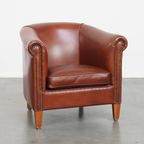 Stijlvolle En Elegante Clubfauteuil Gemaakt Van Rundleer Met Een Luxe Afwerking Met Siernagels thumbnail 2