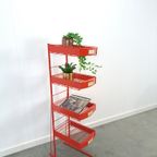 Rood Metalen Winkelvitrine Winkelrek Met Manden Vintage thumbnail 6