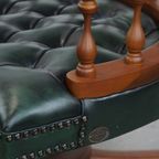 Stijlvolle Functionele Rundleren En Houten Donkergroene Chesterfield Bureaustoel Op Wieltjes thumbnail 12