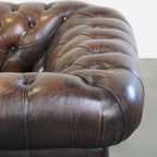 Karakteristieke, Statige Engelse Chesterfield Fauteuil Gemaakt Van Rundleer thumbnail 13