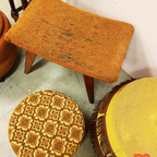 Leuke Vintage Okergele Naaipoef/bijzettafel thumbnail 5