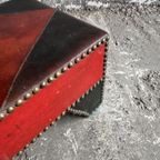 Set Van 2 Lederen Poefs Met Genagelde Naad thumbnail 8