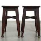 Set Van 2 Antieke Engelse Massief Eikenhouten Krukken/ Stools Met Een Vleugje Art Nouveau Stijl. thumbnail 4