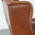 In Goede Staat Verkerende, Grote Cognac-kleurige Rundleren Oorfauteuil In Engelse Stijl thumbnail 13