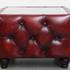 Set Van 2 Rundleren Chesterfield Bijzet/ Salontafels In Een Mooie Rode Kleur Met Glazen Bladen thumbnail 8