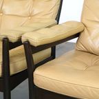Leuke Set Zweedse Vintage Design Fauteuils Van G Möbel Cremé/ Beige Leer En Donker Hout thumbnail 4