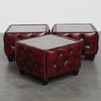 Set Van 3 Rundleren Chesterfield Bijzet/ Salontafels In Een Mooie Rode Kleur Met Glazen Bladen thumbnail 8