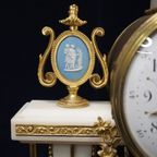 Een Mooie Vroege Witmarmeren Portaaltafelklok Met Vuurvergulde Ornamenten. thumbnail 4