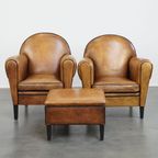 Luxe, Tijdloze Schapenleren Set Bestaande Uit 2 Fauteuils En Een Hocker In Art Deco Stijl thumbnail 7