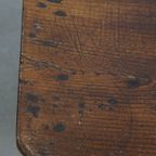 Charmante Antieke Salontafel Met Een Lade En Prachtige Details thumbnail 14