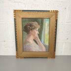 Marguerite Reh - Pastel - Dame Die Uit Het Raam Kijkt thumbnail 7