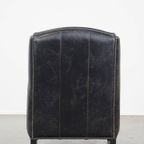 Stoere, Karaktervolle Zwarte Rundleren Fauteuil In Industriële Stijl Met Een Hoge Rug thumbnail 5