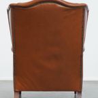 Stijlvolle En In Correcte Staat Verkerende Cognac Kleurige Rundleren Oorfauteuil In Engelse Stijl thumbnail 13