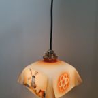 Antieke Opaline 'Zakdoek' Art Deco Lamp Met Tafelreel Van Molen En Decoratief Figuur Op Elke Zijde. thumbnail 10