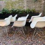 1 Tot 5 Originele Witte Vitra Eames Dar Stoelen thumbnail 6