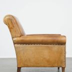 Stijlvolle Gepatineerde Vintage Schapenleren Fauteuil Met Een Comfortabele Zit thumbnail 4