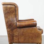 Grote, Karaktervolle En Comfortabele Vintage Engelse Stijl Schapenleren Oorfauteuil thumbnail 10