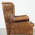 Grote, Karaktervolle En Comfortabele Vintage Engelse Stijl Schapenleren Oorfauteuil thumbnail 4