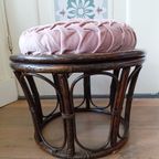 Vintage Manou/rotan Kruk, Poef, Tafeltje Met Pastelroze Velvet Touch, Jaren '70 thumbnail 4