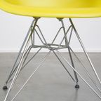 Set Van 2 Mooie En Kleurrijke Vitra Eamas Dar Design Eetkamerstoelen thumbnail 11