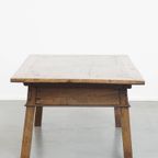 Karaktervolle Antieke Zuid Europese Kastanjehouten Salontafel Uit De 18e Eeuw Met Een Lade thumbnail 4