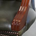 Tijdloze Groene Rundleren Chesterfield Bureaustoel In Engelse Stijl Op Wieltjes thumbnail 10