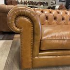 Stoere Industriële Chesterfield Rossendale Xl Chesterfield 3,5 Zits Bank In Cognac / Camel Leder thumbnail 2