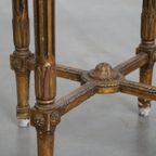 Antieke Franse Ronde Goudkleurige Brocante Bijzettafel Met Een Marmeren Blad thumbnail 4