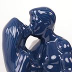 Vintage Blauw Beeld Kussend Stel thumbnail 6