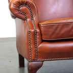 Sierlijke, Gladde En Comfortabele Rundleren Engelse Chesterfield Oorfauteuil In Een Mooie Klassie thumbnail 11