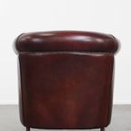 Charmante Rundleren Clubfauteuil In Engelse Stijl Met Een Vast Zitkussen En Een Prachtig Patina thumbnail 4