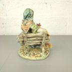 Biscuit Beeld Vrouw Op Een Bankje thumbnail 3