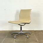 Herman Miller Ea 106 Draaibare Crème Leren Designstoel thumbnail 3