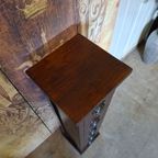 Teakhouten Ladekast , Apothekerskastje, Afm. 27x27cm En 109cm Hoog. thumbnail 5