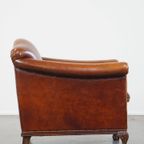 Zeer Mooie Schapenleren Fauteuil Met Een Luxe Vormgeving En Hout Gesneden Poten thumbnail 4