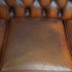 Mooie En Complete Set Van Een 2,5 Zits En 2 Zits Bruine Engelse Rundleren Chesterfield Bank thumbnail 22