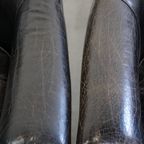Leuke En Stoere Set Van 2 Zwarte, Generfde, Rundleren Armchairs Met Een Mooie Vormgeving thumbnail 9