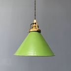 Hoekig Groen Emaille Hanglampje Met Messing Armatuur thumbnail 2