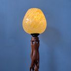 Handgesneden Houten Tafellamp Met Art Deco Stijl Kap thumbnail 4