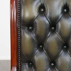 Tijdloze En Klassieke Groene Engelse Stijl Rundleren Chesterfield Fauteuil Met Hout thumbnail 5