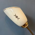 Mid Century Jaren '50 Driearmige Koperen Vloerlamp Met Glazen Kegels thumbnail 11