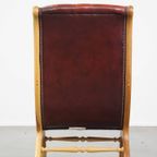 Luxe En Klassieke Rood Gevlamde Engelse Rundleren Chesterfield Fauteuil Met Sierlijke Details thumbnail 9