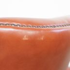 Elegante, Gladde En Comfortabele Engelse Chesterfield Oorfauteuil Van Rundleer thumbnail 15