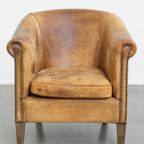 Positief Doorleefde Schapenleren Clubfauteuil Met Een Stoere En Sleetse Vintage Uitstraling thumbnail 2
