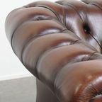 Luxe En Imposante In Goede Staat Verkerende Rundleren Chesterfield Clubfauteuil In Engelse Stijl thumbnail 9
